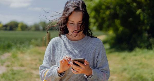 Hogyan fogod meg a telefonodat? Ez a kis részlet sokat elárulhat az agyad működéséről és a gondolkodásmódodról.