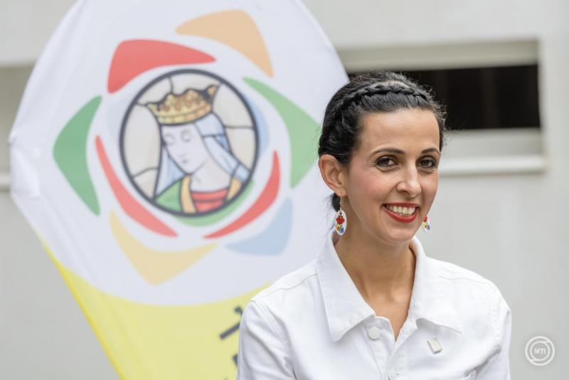Koncz Zsófia: Az Erzsébet-táborok a magyar családpolitika éllovasai

Az Erzsébet-táborok nem csupán nyári programokat kínálnak a fiataloknak, hanem a magyar családpolitika egyik legfontosabb pilléreiként is funkcionálnak. Ezek a táborok a közösségi élmény