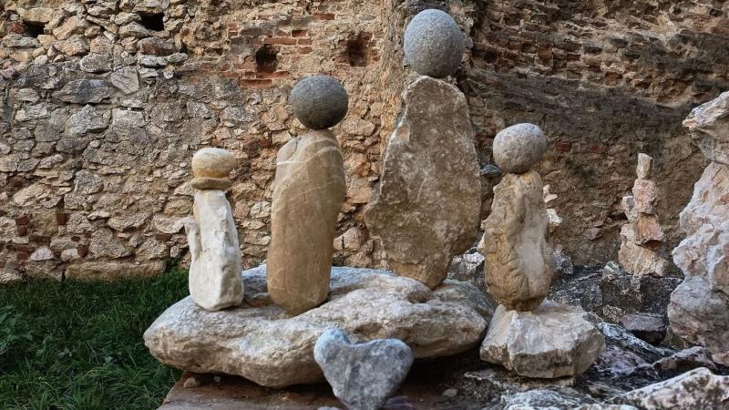 Kelemenek a falak között munkálkodnak.