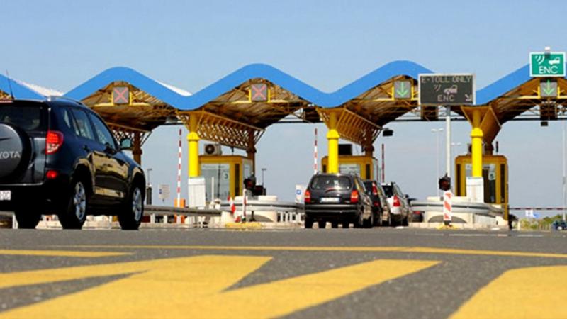 A horvát autópályákon megszűnnek a hagyományos fizetőkapuk – az új rendszer bevezetésével modernizálják a díjfizetést. A tervek szerint elektronikus megoldások lépnek a helyükre, amelyek gyorsabbá és kényelmesebbé teszik az utazást. A sofőrök így élvezhet