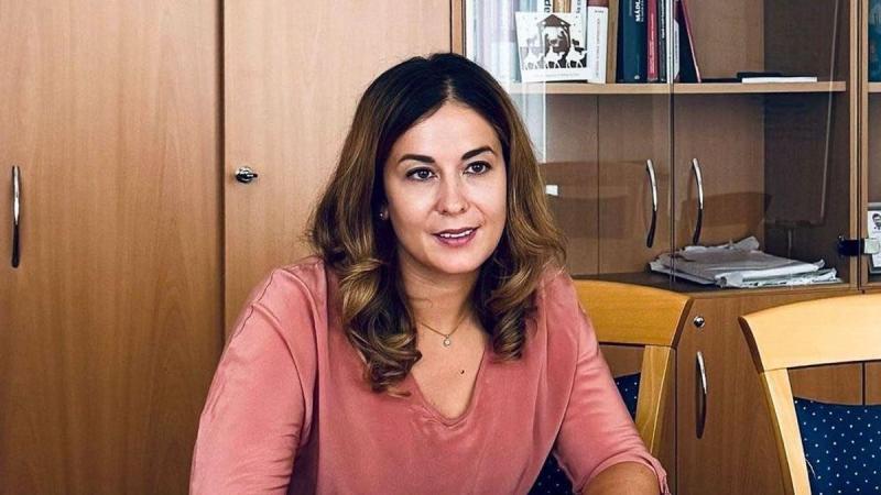 A tiszai Tibi atya sem ismer kegyelmet – Cseh Katalin, a „kamupárt” képviselője, minden irányból kapja a pofonokat.