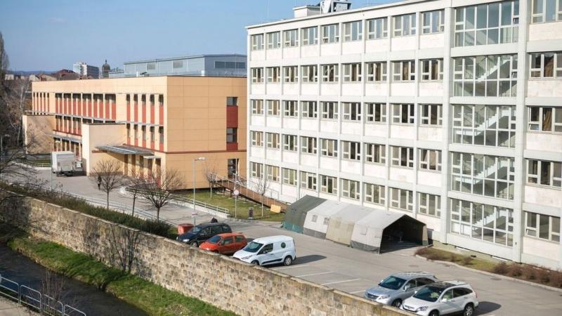 Az édesanya végre megszólalt, és a csendet átszelve feltárta, mi zajlott le fiával az egri kórház falai között.