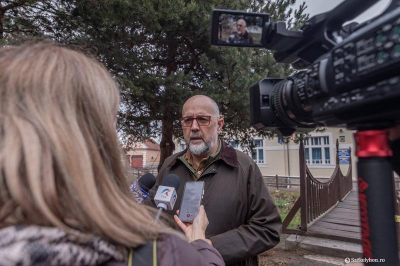 Kelemen Hunor hangsúlyozta, hogy sürgősen szükség van egy új parlamentre és kormányra, hogy megakadályozzuk az ország teljes káoszba süllyedését.  Az RMDSZ elnöke szerint a politikai helyzet súlyossága megköveteli a gyors intézkedéseket, hogy stabilitást 