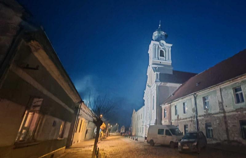 Házszentelések Kézdivásárhely szívében

Kézdivásárhely, a gyönyörű Székelyföld szívében, számos hagyományos házszentelési szertartásnak ad otthont. Ezek az események nem csupán a frissen épült vagy felújított otthonok megáldásáról szólnak, hanem a közössé