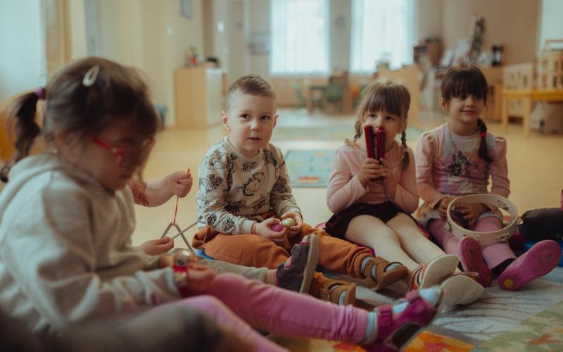 A kelet-szlovákiai magyar iskolák beíratásának statisztikái meglepő eredményeket hoztak: Kassán váratlanul alacsony számokkal szembesültek, míg más településeken a szülők elégedettsége a magas beiratkozási arányok miatt növekedett.