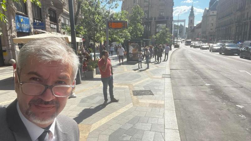 Budapest készen áll - hamarosan elstartol Hadházy Ákos és csapata szokásos demonstrációja.