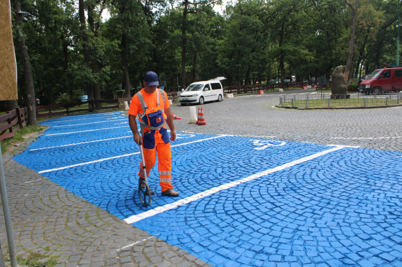 Július 5-től új szabályozás lép életbe a Somostetőn: a parkolás ezentúl díjköteles lesz.