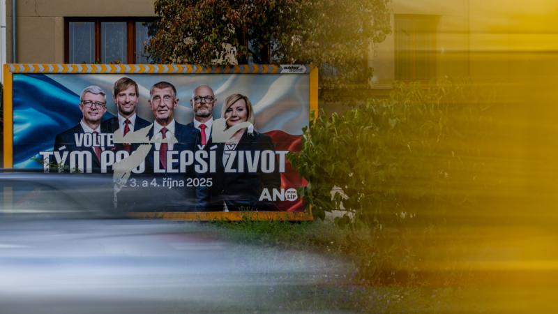 Milyen irányba tart Csehország? Megnyílnak a szavazóhelyiségek.