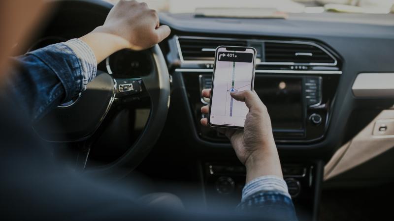 Telefonozol vezetés közben? A héten a rendőrök külön figyelmet fordítanak erre! -- Totalcar