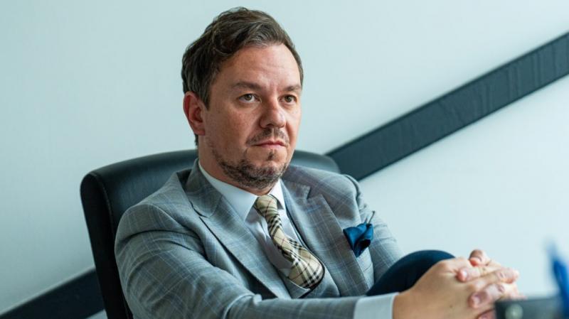 Nacsa Olivér és felesége szívszorító tragédián mentek keresztül, hiszen elveszítették kisbabájukat. Az ilyen fájdalmas veszteségek mindig mély nyomot hagynak az emberek lelkében, és ez a család sem kivétel. A nehéz időszakban a közeli barátok és a család 