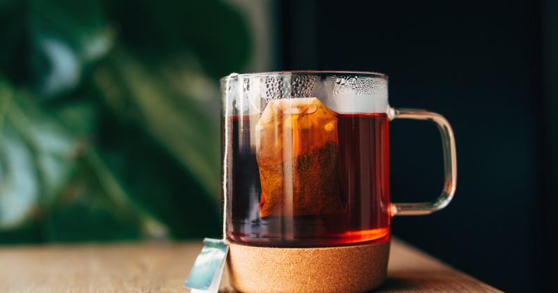 Mérgező összetevőket tartalmazó tea bukkanhatott fel a magyar boltok kínálatában, ezért hivatalos figyelmeztetést adtak ki.