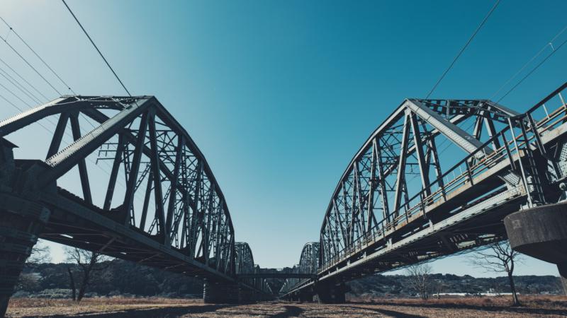 Végre elérkezett a pillanat, hogy megkezdődjön a Gubacsi-híd régóta esedékes felújítása, amely jelenlegi állapotában már nem bírja tovább. A kormány a szükséges forrásokat biztosítja a munkálatokhoz, így remélhetőleg hamarosan megújulhat ez a fontos közle