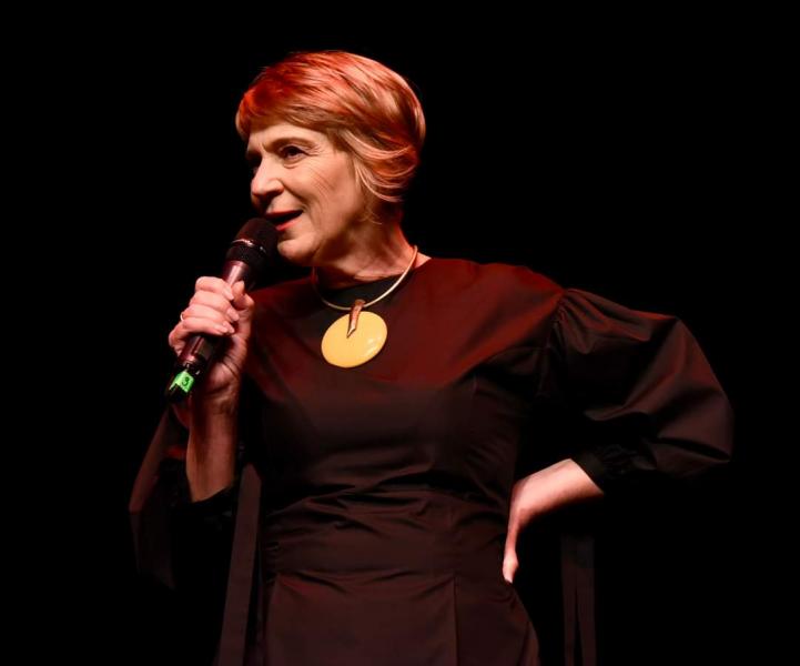 Pappné Pintér Csilla egy különleges személy, akinek neve sokak számára ismerősen csenghet. Az ő története és élete tele van inspiráló pillanatokkal és egyedi élményekkel. Csilla mindig is a környezete és közössége aktív tagja volt, aki szívvel-lélekkel se