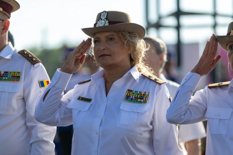 Korrupt katonák: Tartalékállományba helyezték a tábornokot | Krónika
Egy újabb botrány rázta meg a hadsereget, amikor kiderült, hogy egy tábornok szoros kapcsolatban állt a korrupcióval. Az érintett tábornokot azonnali hatállyal tartalékállományba helyez