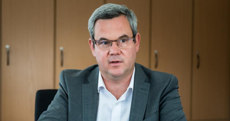 A kormány átfogó reformokat hajt végre az alapellátás terén, amelynek keretében jelentősen bővül a háziorvosok és gyógyszerészek hatásköre.