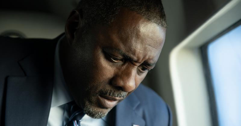 A Netflix legújabb háborús filmje olyan intenzív feszültséggel bír, hogy szinte a képernyőn keresztül is érezhető a nyomás. Csak sajnálni lehet, hogy a befejezés nem éri el a várakozások szintjét.