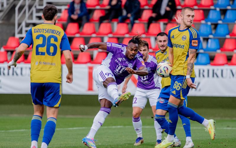 A hosszabbítás izgalmas pillanataiban Komárom egy emberhátrányból származó találattal mentette meg a mérkőzést.