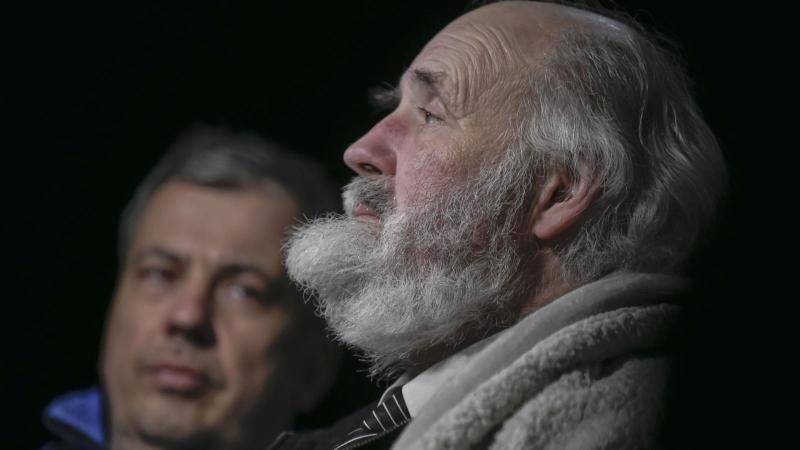 Csoportos erőszakos cselekmények miatt hivatalos személy ellen vádat emeltek Iványi Gábor és más ellenzéki politikai szereplők ellen.