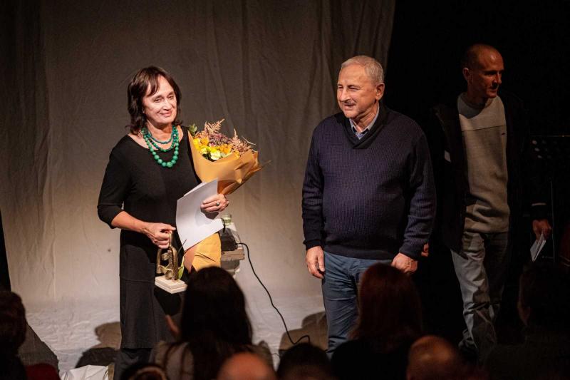 Szőcs Margit 2025-ben elnyerte az Év Erdélyi Magyar Szerzője-díjat, ezzel elismerve kiemelkedő irodalmi munkásságát és hozzájárulását a magyar kultúrához Erdélyben.