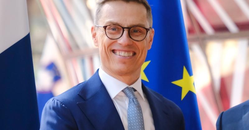 A finn elnök a korrupciós botrány ellenére is elkötelezett Ukrajna támogatása mellett, és továbbra is pénzügyi forrásokat biztosítana az országnak. | Demokrata