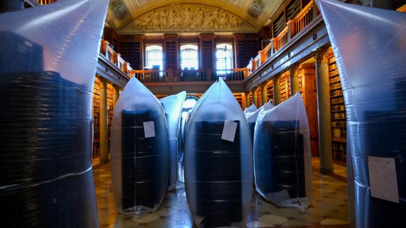 Rovarinváziót követően: a renoválási munkálatok végéhez közelednek, és már tudni lehet, mikor fog ismét megnyitni a Pannonhalmi Főapátság könyvtára.