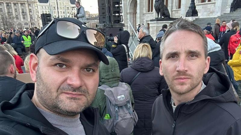 Cseh Katalin sajátos módon közelíti meg a humanizmust, különösen a párbeszédes emberek világában. Egyik esetében egy fiatal tragikus halála kapcsán szörnyű iróniával viccelődött, ami mélyen felveti a morális kérdéseket és a társadalmi érzékenységet. Az il